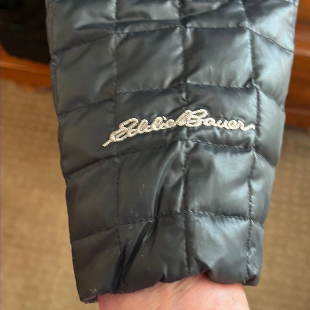 Eddie Bauer Black Puffer Jacket with Quilted Design_4